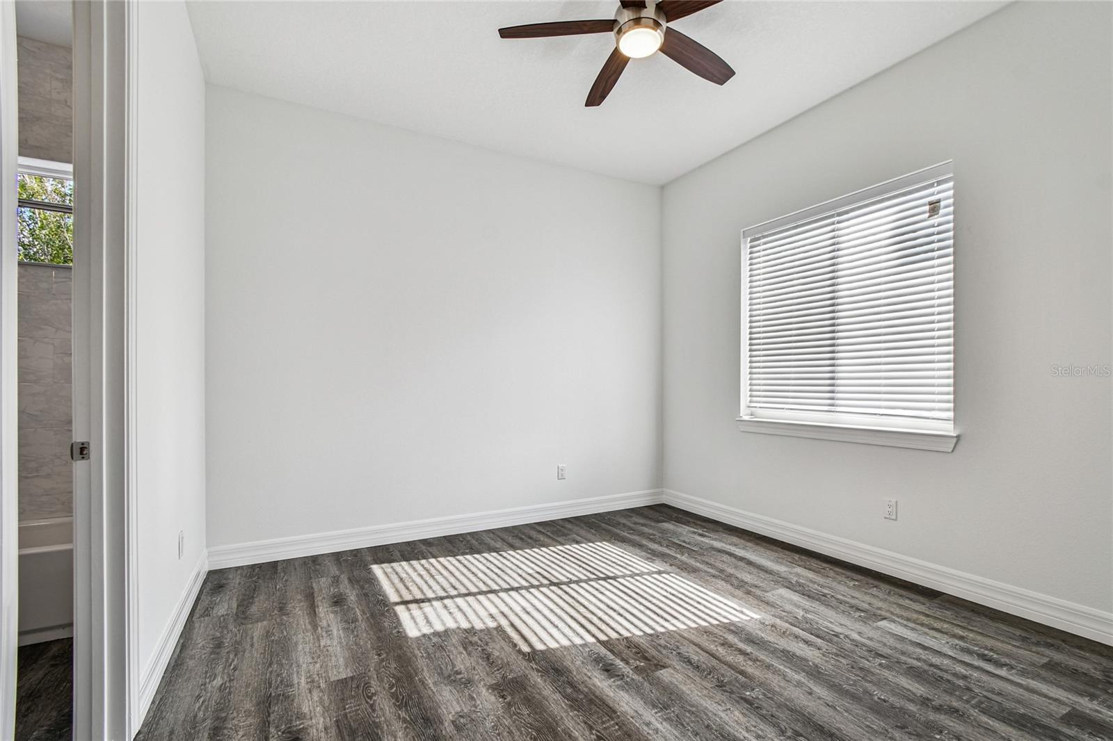 Image 37 of 71 For 10555 Lake Breeze Drive