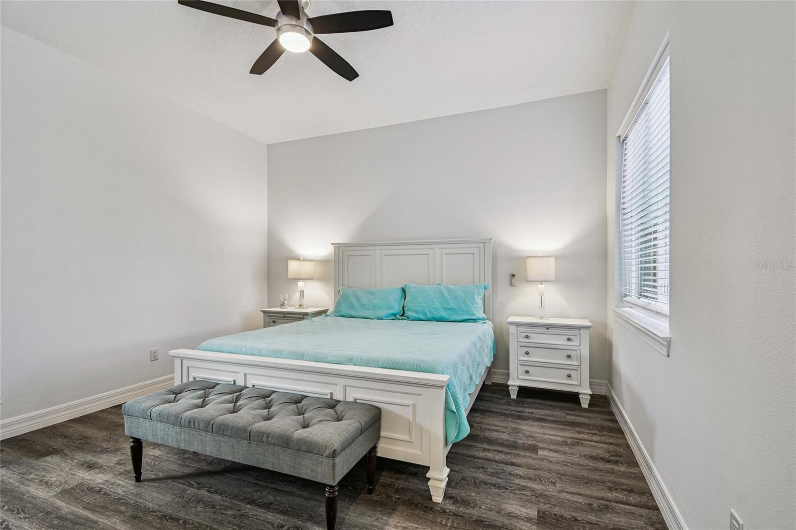 Image 43 of 71 For 10555 Lake Breeze Drive