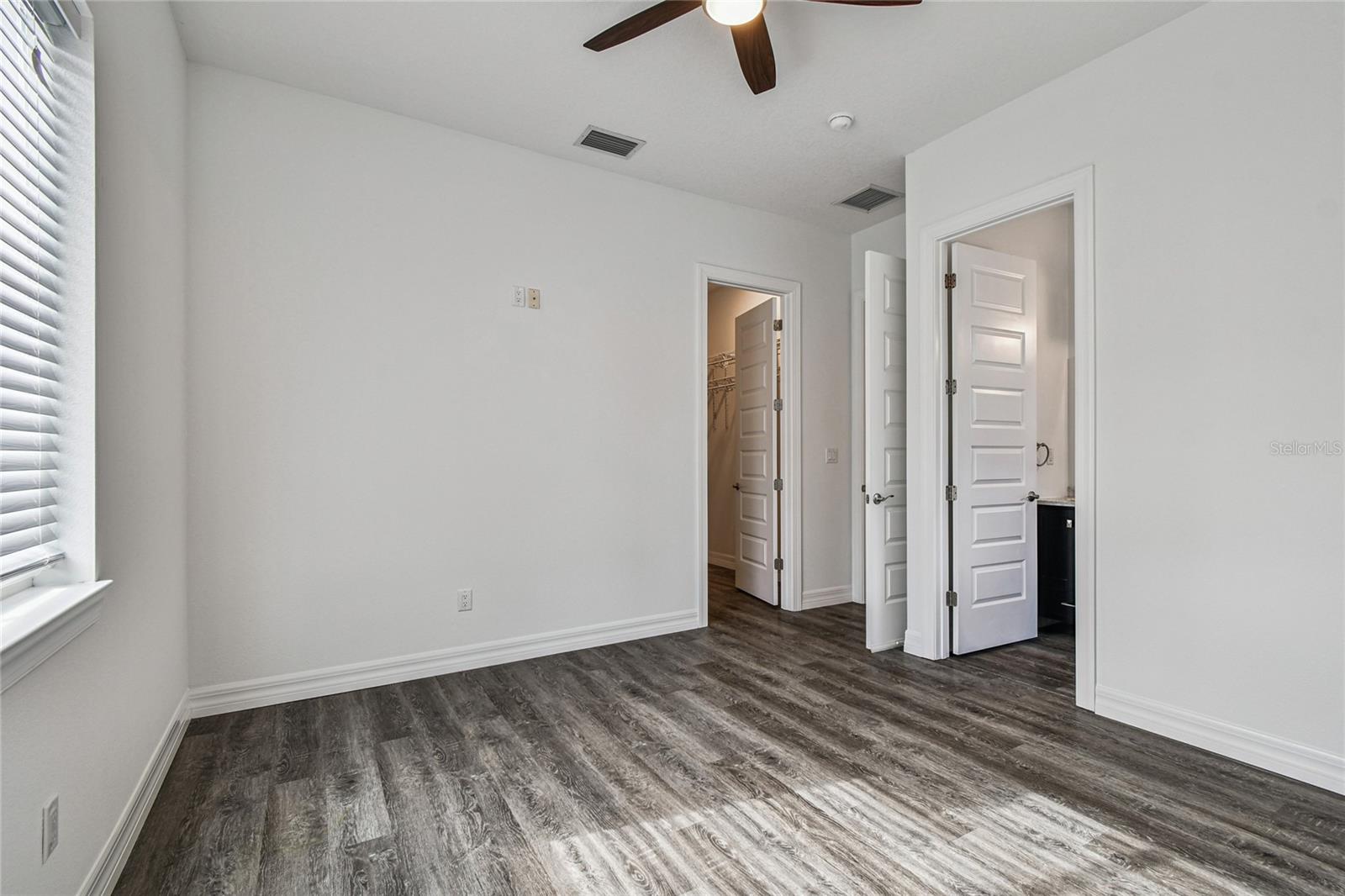 Image 49 of 71 For 10555 Lake Breeze Drive