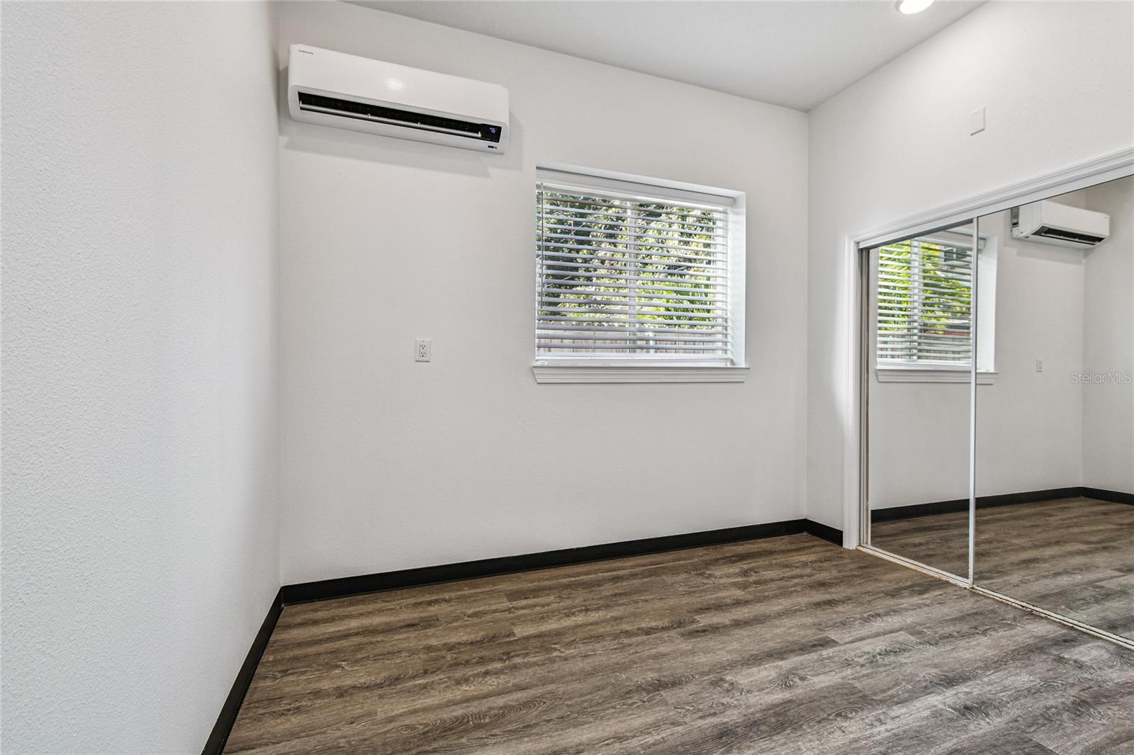 Image 60 of 71 For 10555 Lake Breeze Drive