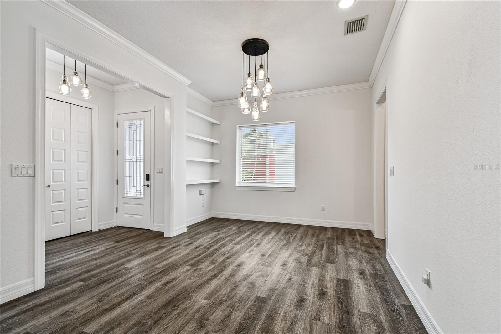 Image 8 of 71 For 10555 Lake Breeze Drive