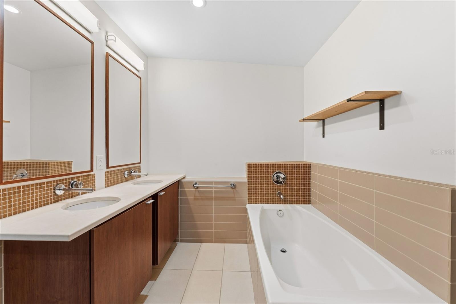 Image 12 of 23 For 912 Channelside Drive 2601