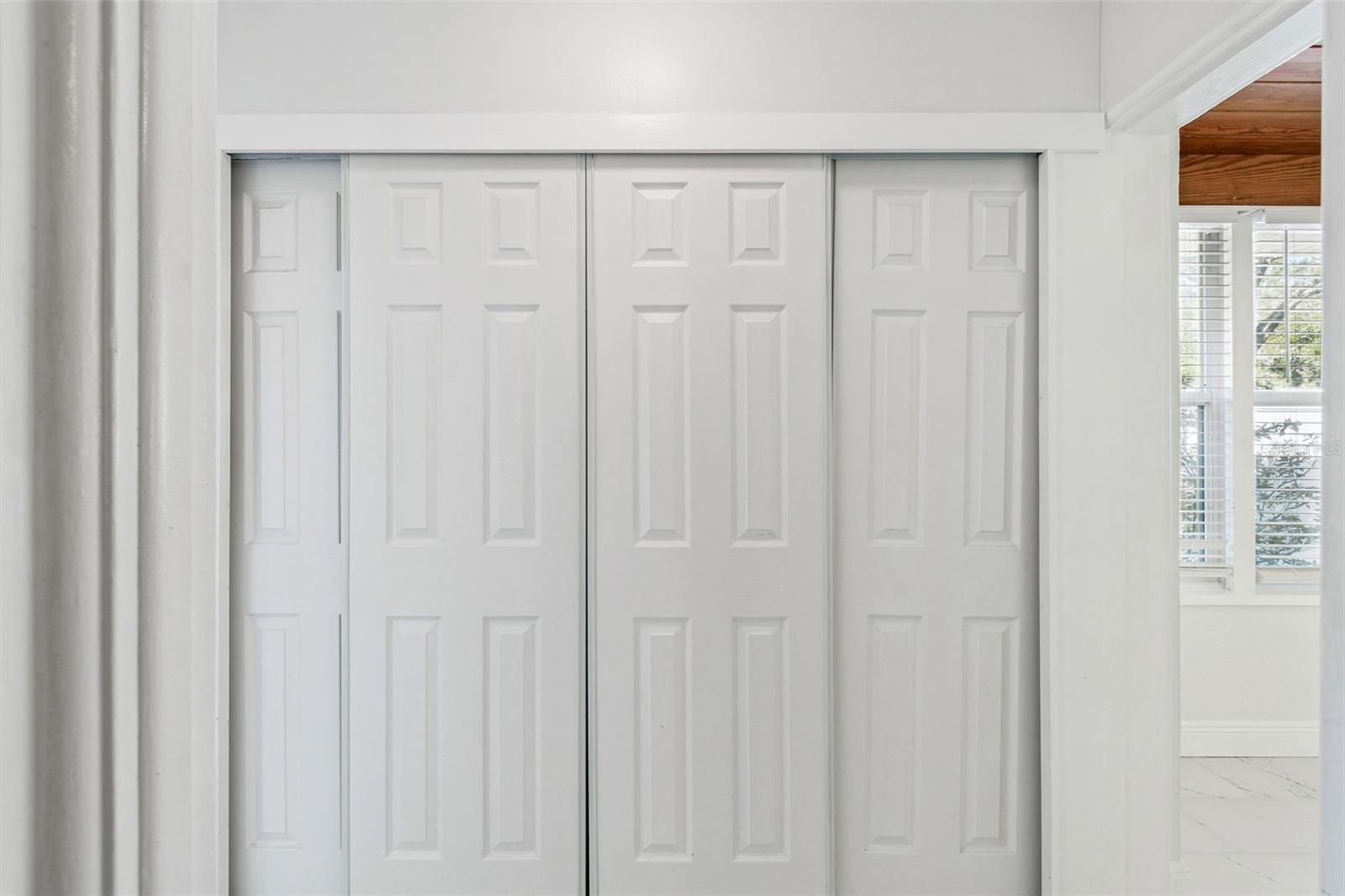 Listing photo id 13 for 1322 48th Avenue N