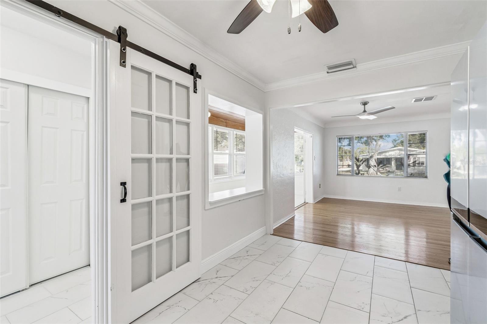 Listing photo id 18 for 1322 48th Avenue N