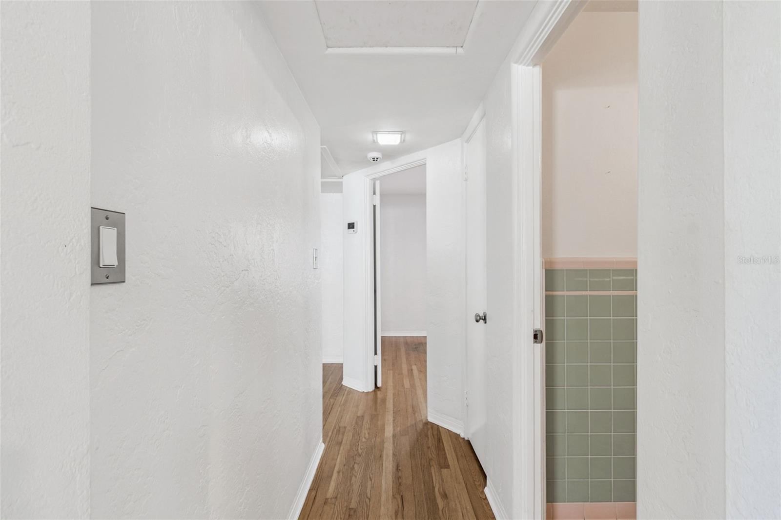 Listing photo id 19 for 1322 48th Avenue N