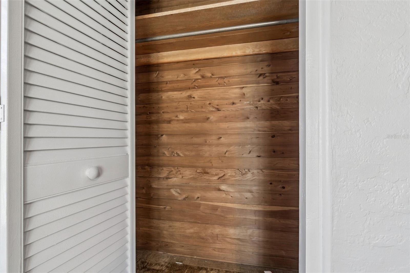 Listing photo id 24 for 1322 48th Avenue N