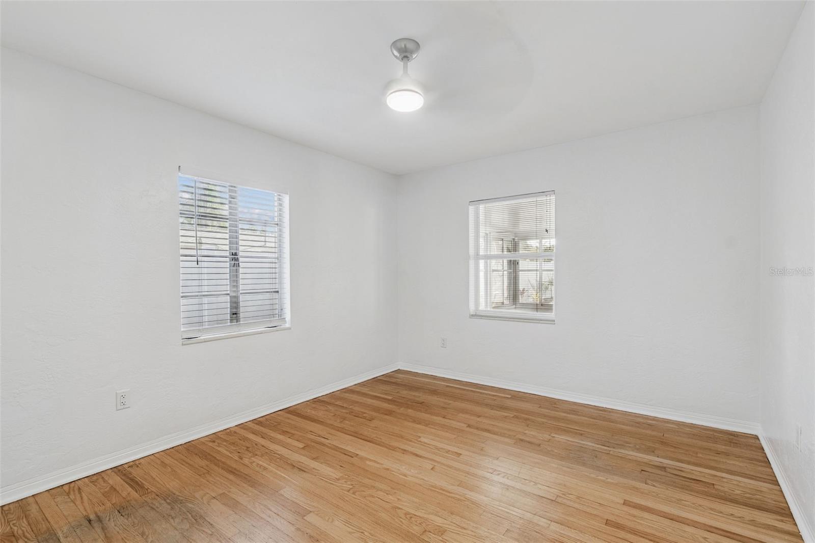 Listing photo id 26 for 1322 48th Avenue N