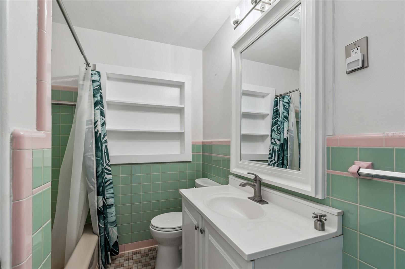 Listing photo id 31 for 1322 48th Avenue N