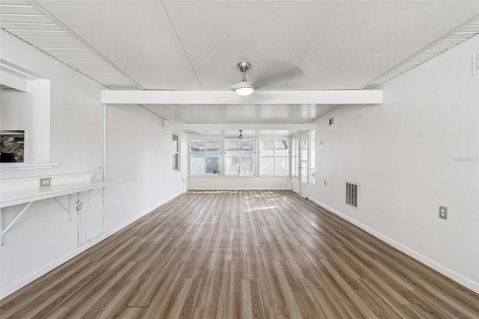 Listing photo id 36 for 1322 48th Avenue N