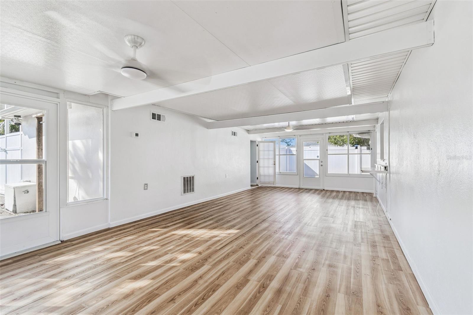 Listing photo id 38 for 1322 48th Avenue N