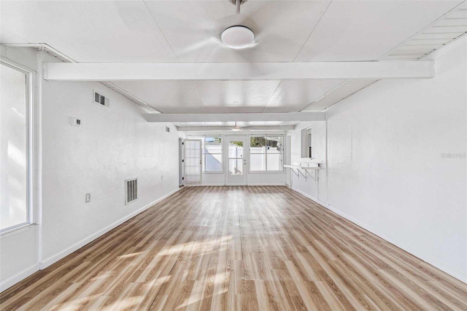 Listing photo id 39 for 1322 48th Avenue N