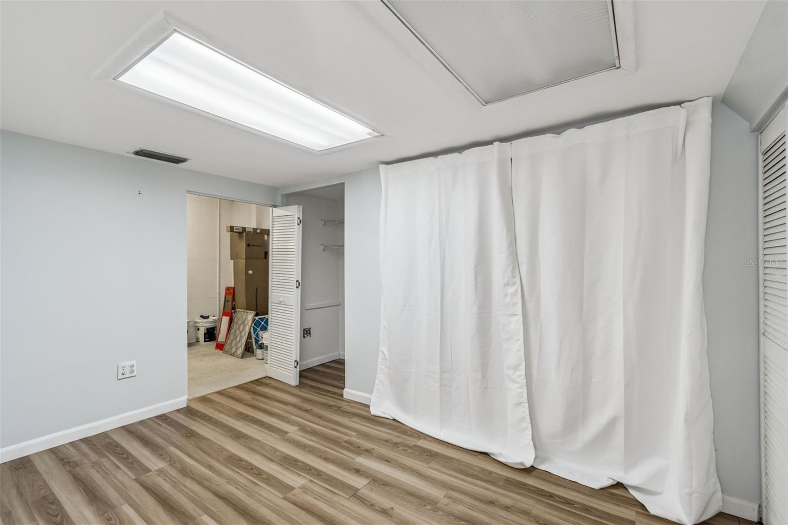 Listing photo id 41 for 1322 48th Avenue N