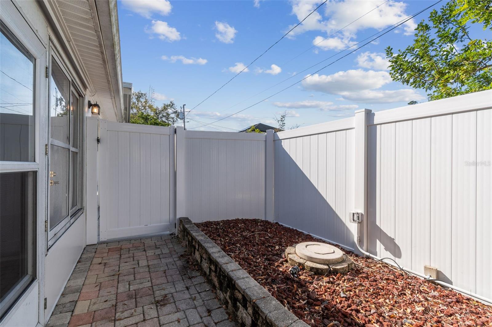 Listing photo id 46 for 1322 48th Avenue N