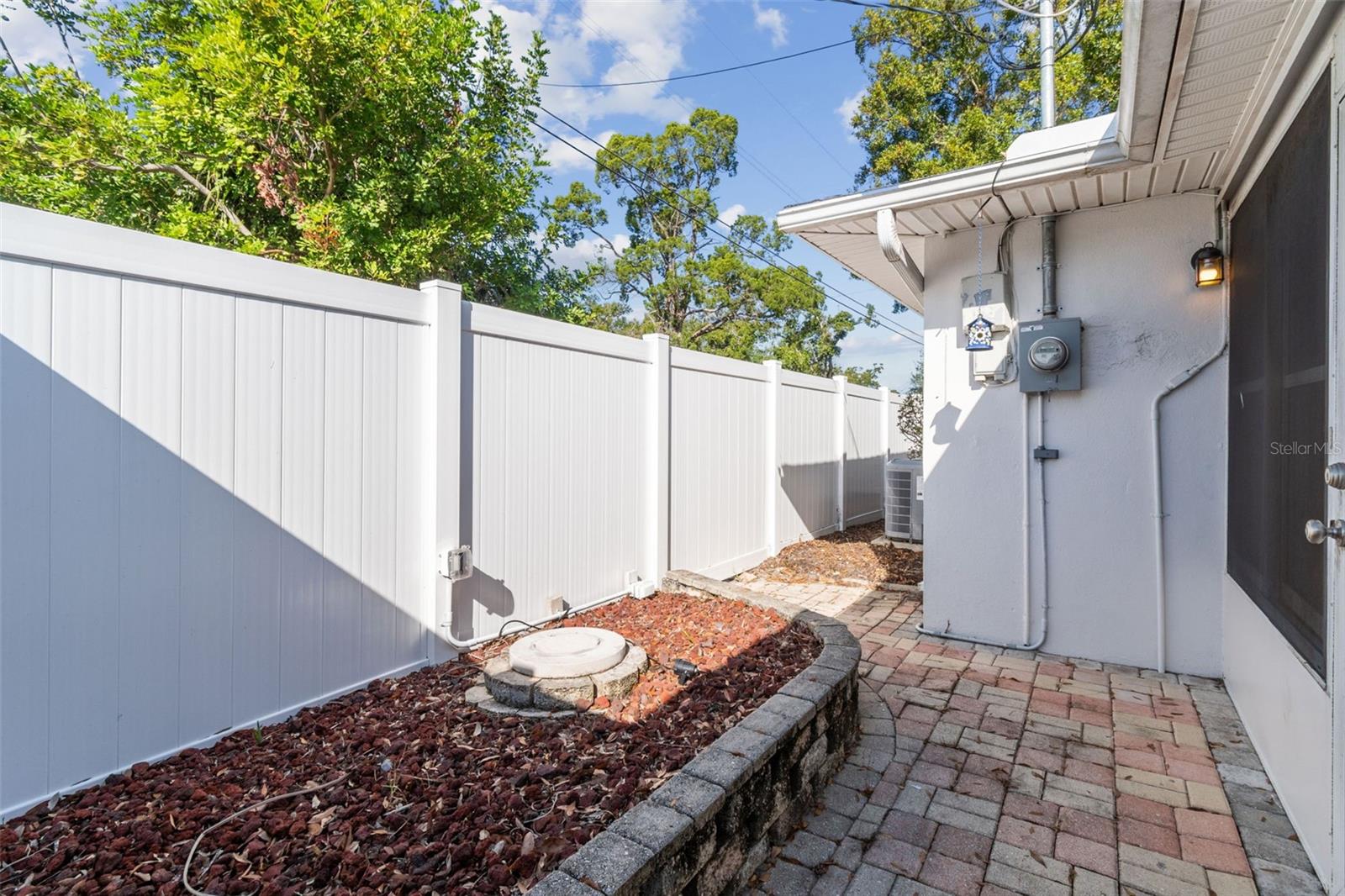 Listing photo id 47 for 1322 48th Avenue N