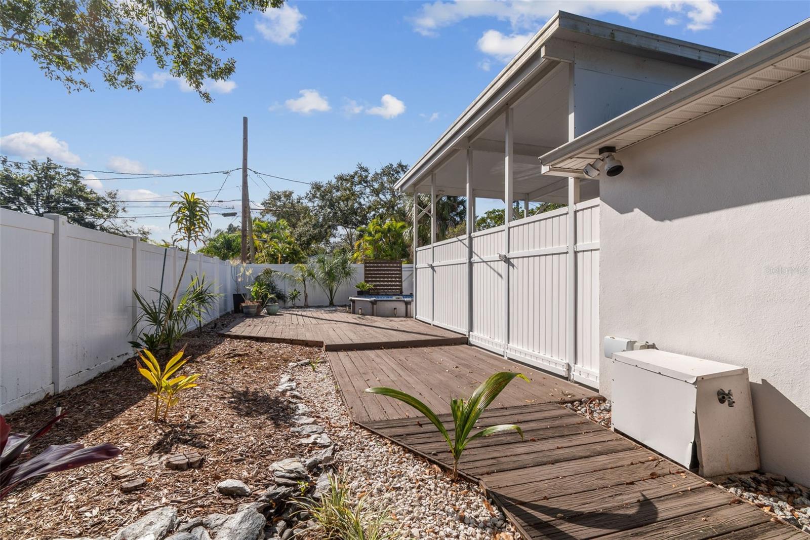 Listing photo id 50 for 1322 48th Avenue N