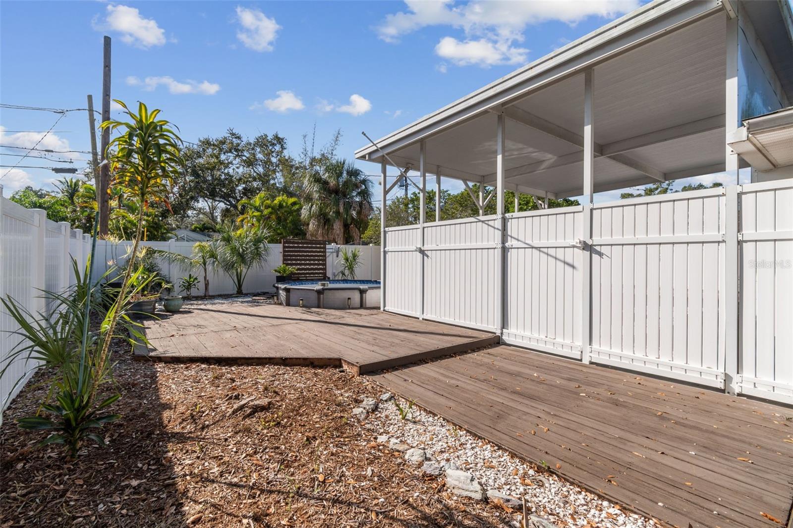 Listing photo id 51 for 1322 48th Avenue N