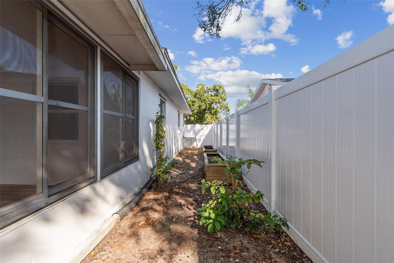 Listing photo id 54 for 1322 48th Avenue N