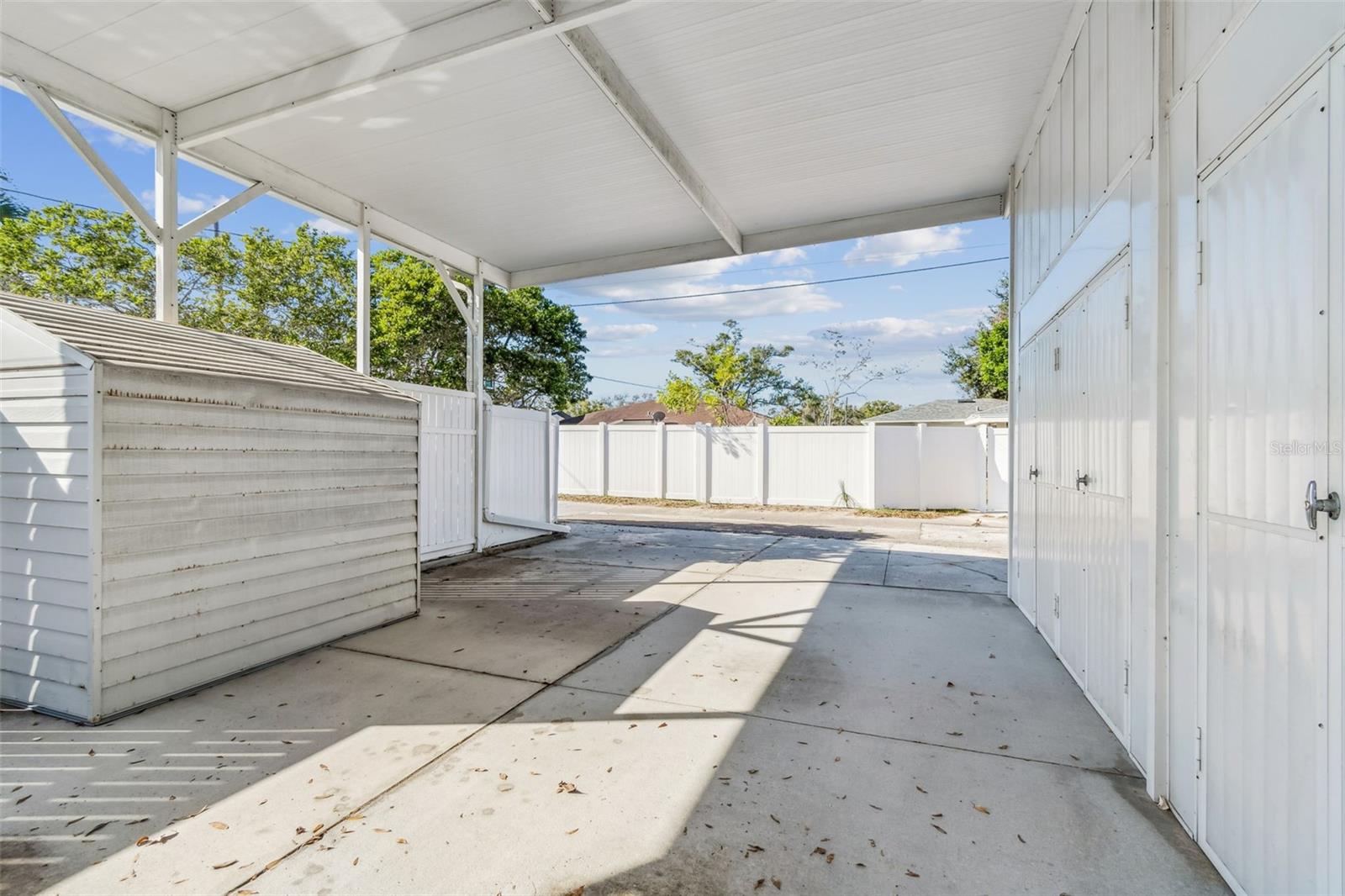 Listing photo id 57 for 1322 48th Avenue N