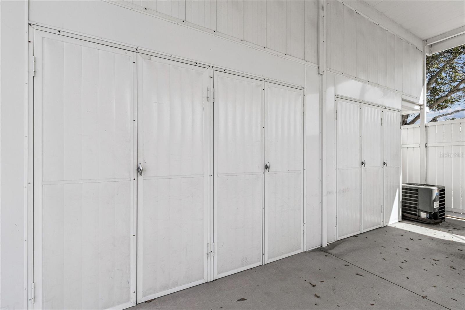 Listing photo id 62 for 1322 48th Avenue N