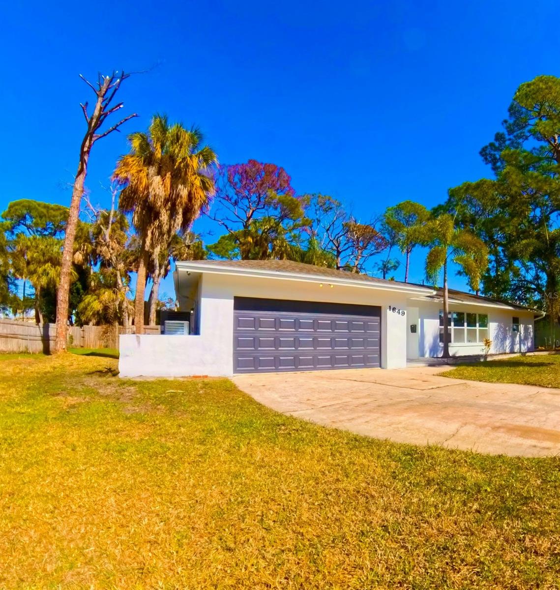 Listing photo id 0 for 1649 Dakota Avenue Ne