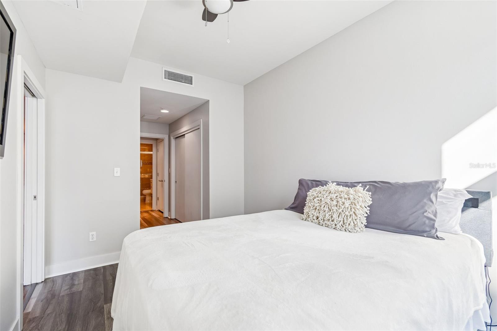 Image 11 of 40 For 1120 Kennedy Boulevard 312