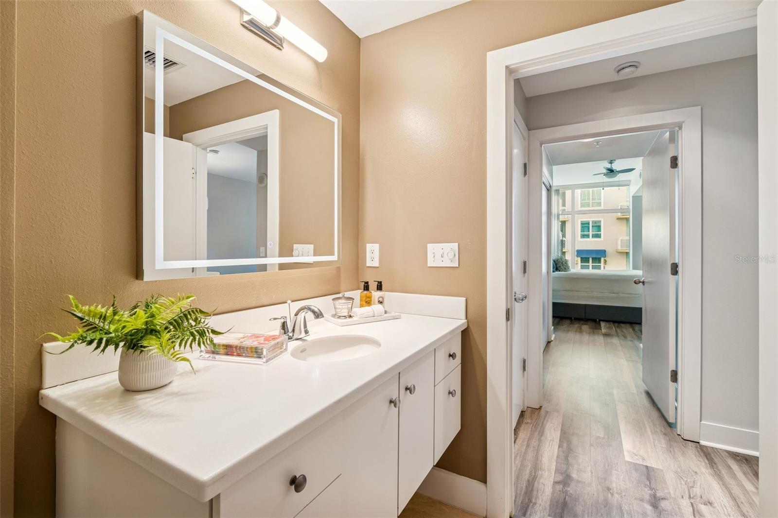 Image 17 of 40 For 1120 Kennedy Boulevard 312