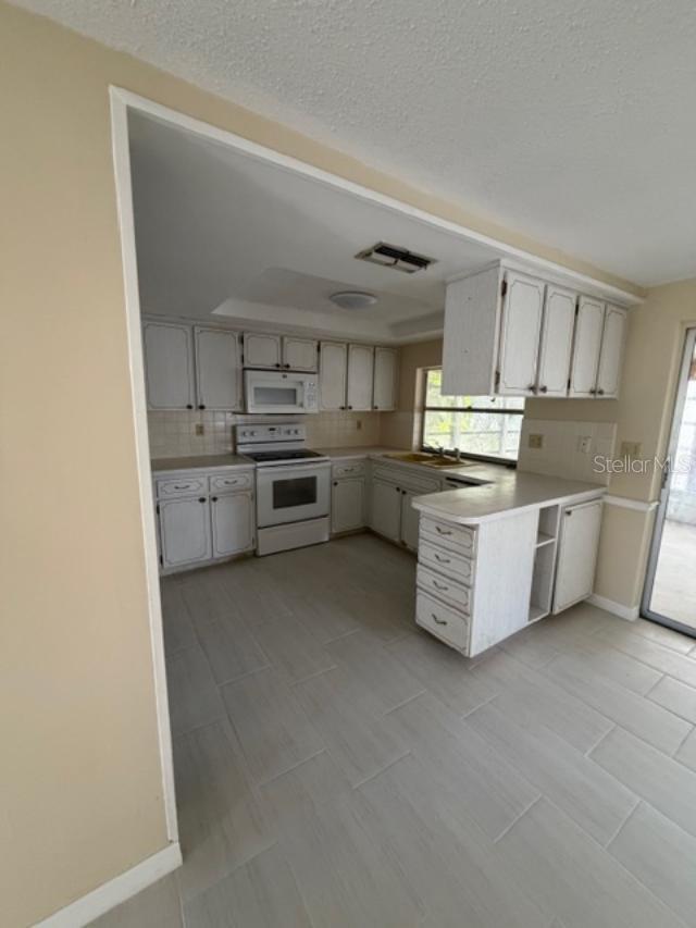 Image 4 of 9 For 7818 Foxwood Drive