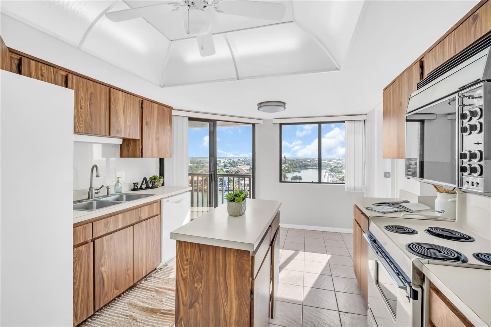 Image 17 of 44 For 1651 Sand Key Estates Ct 74