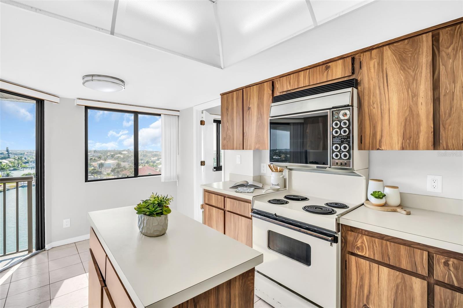 Image 20 of 44 For 1651 Sand Key Estates Ct 74