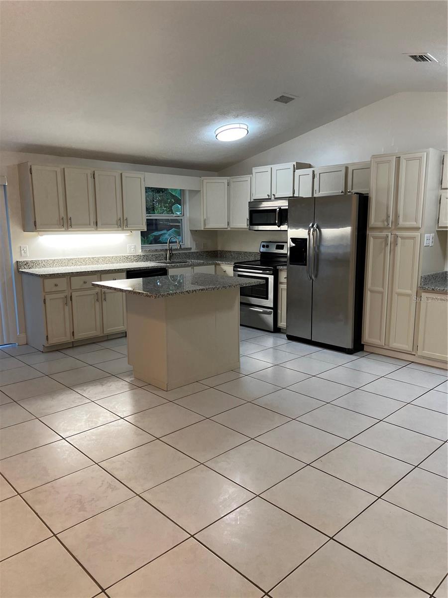 Image 6 of 15 For 16039 Grass Lake Dr