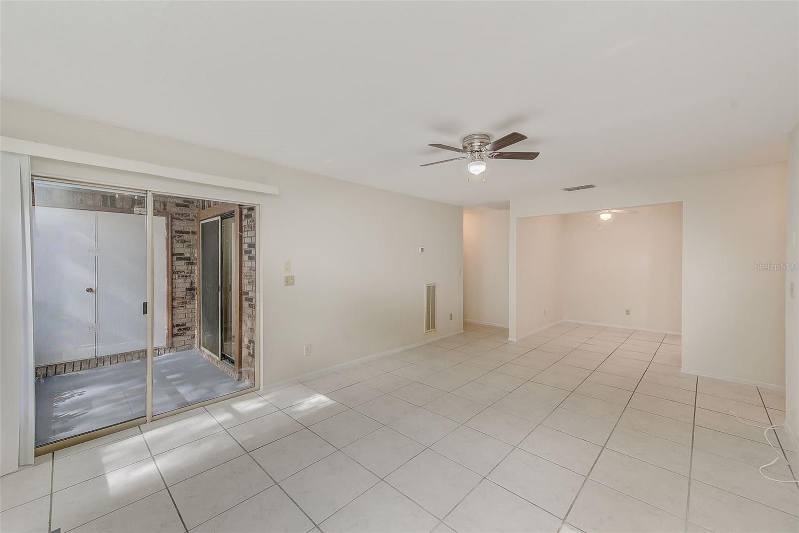 Image 10 of 56 For 1723 Hampton Lane 406