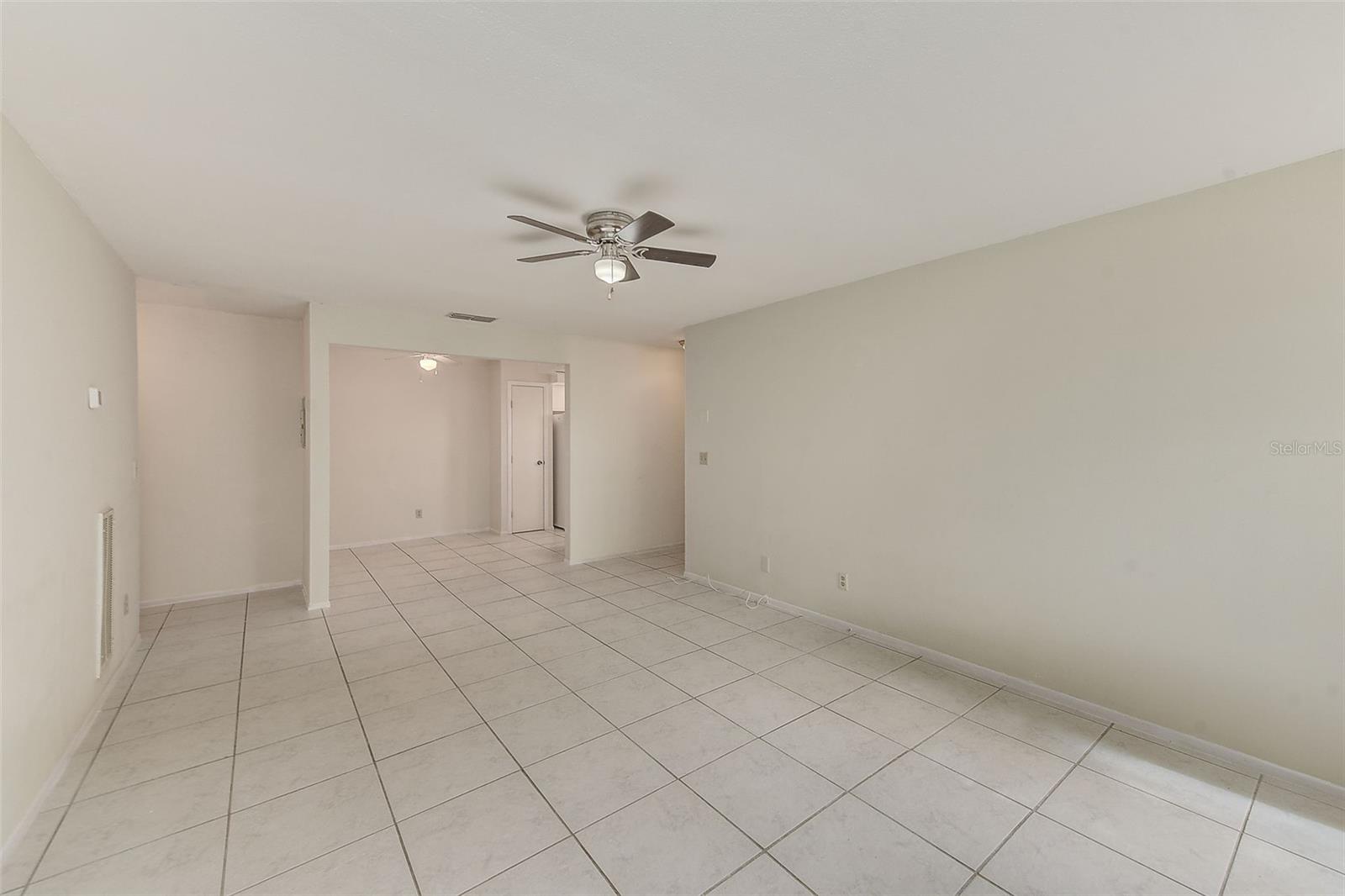 Image 11 of 56 For 1723 Hampton Lane 406