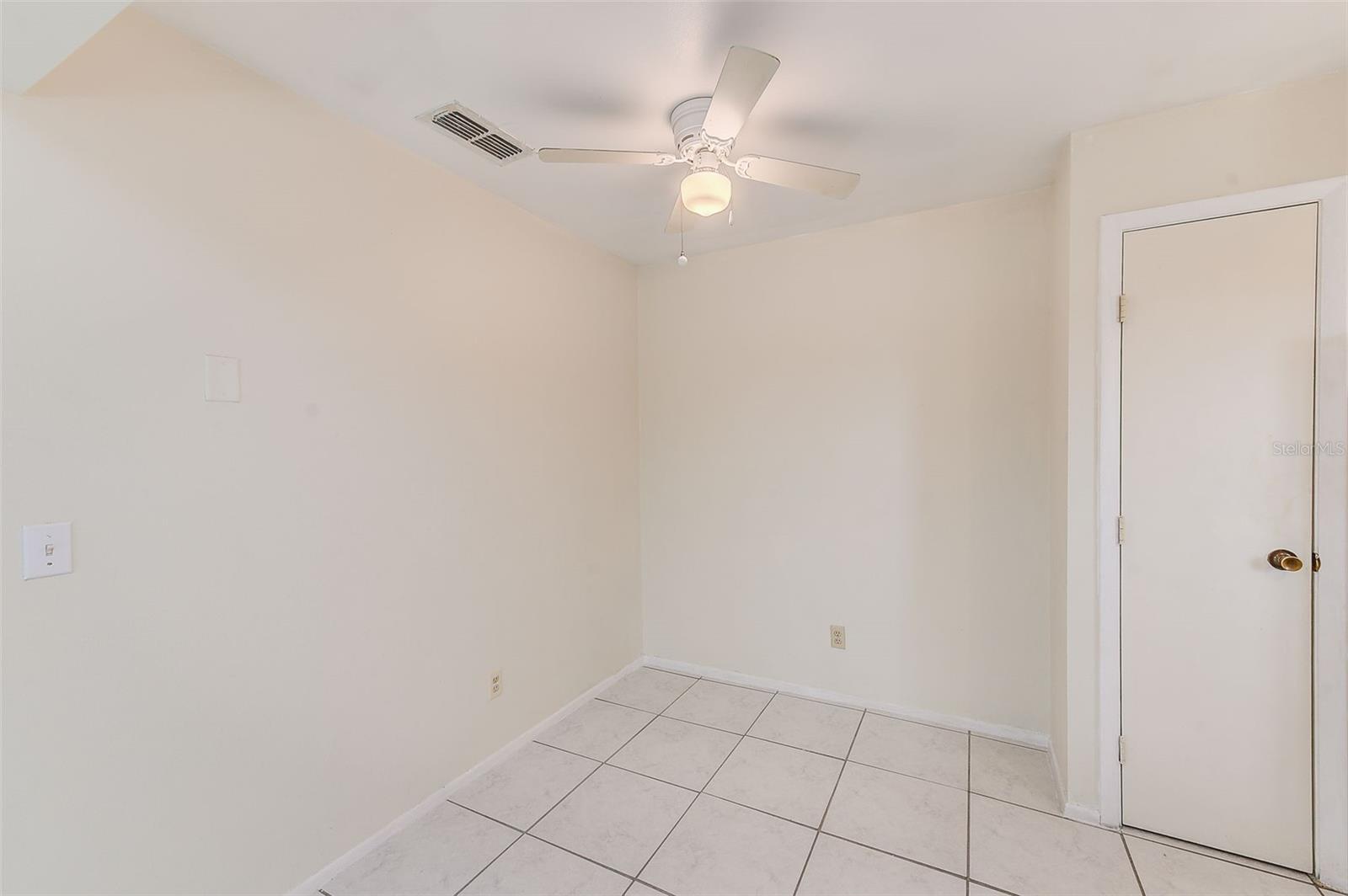 Image 12 of 56 For 1723 Hampton Lane 406