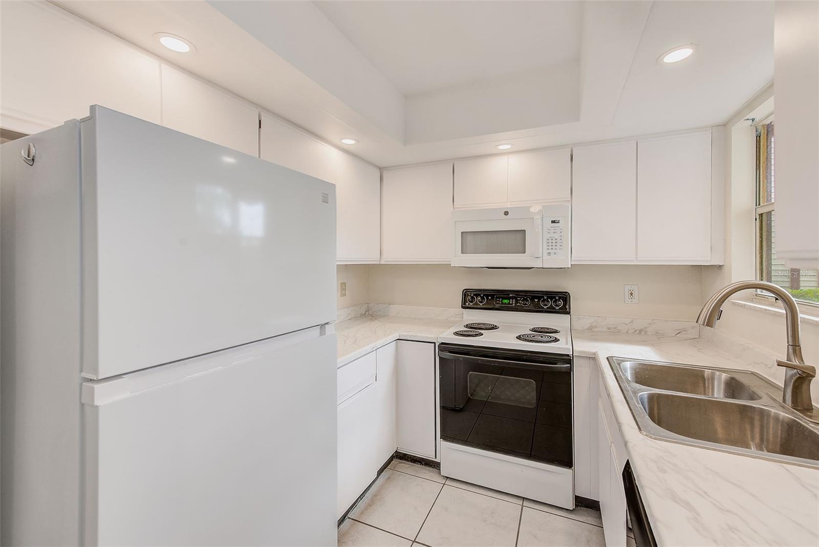 Image 16 of 56 For 1723 Hampton Lane 406