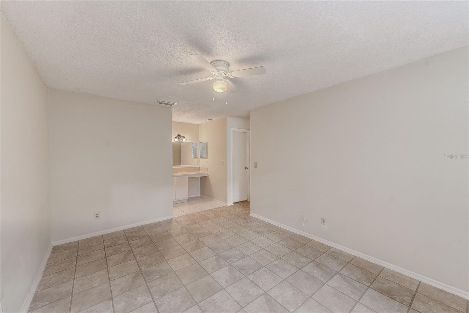 Image 22 of 56 For 1723 Hampton Lane 406