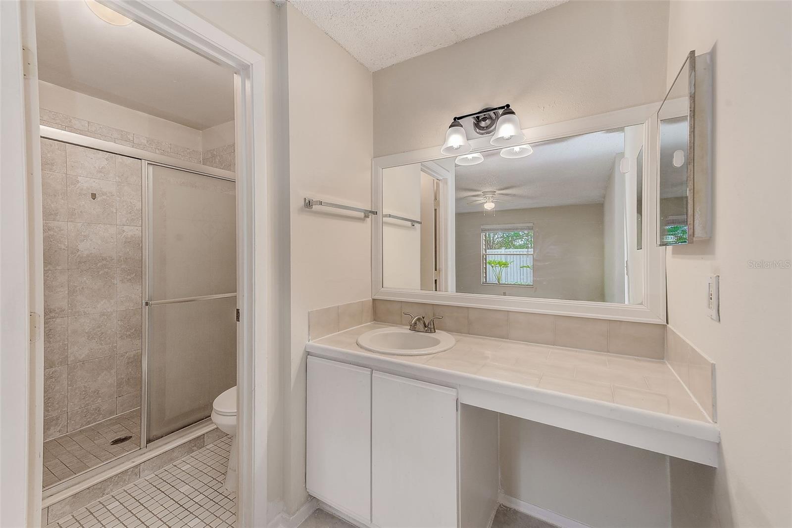 Image 23 of 56 For 1723 Hampton Lane 406