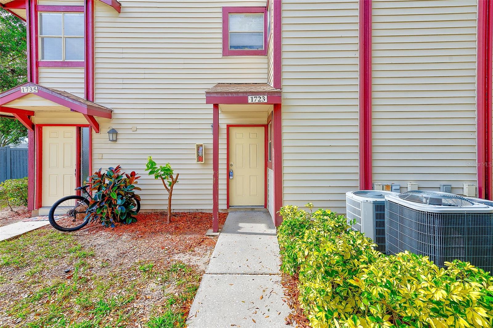 Image 33 of 56 For 1723 Hampton Lane 406