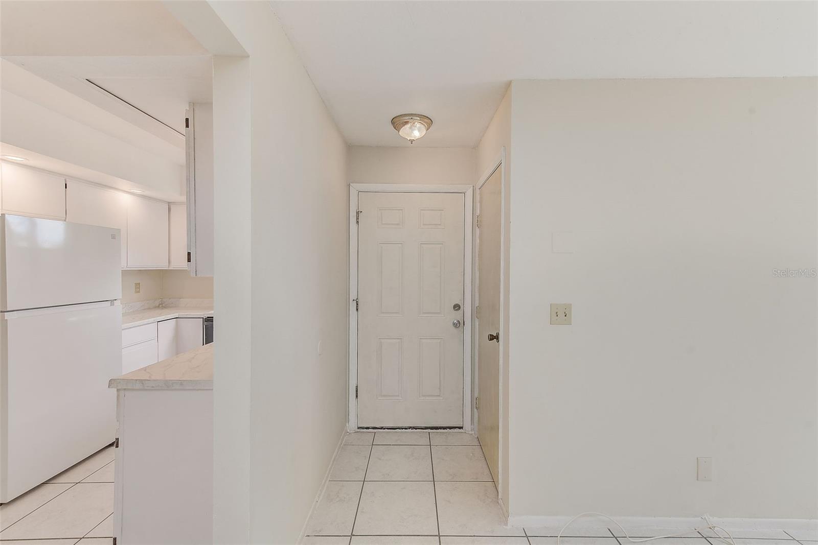 Image 4 of 56 For 1723 Hampton Lane 406