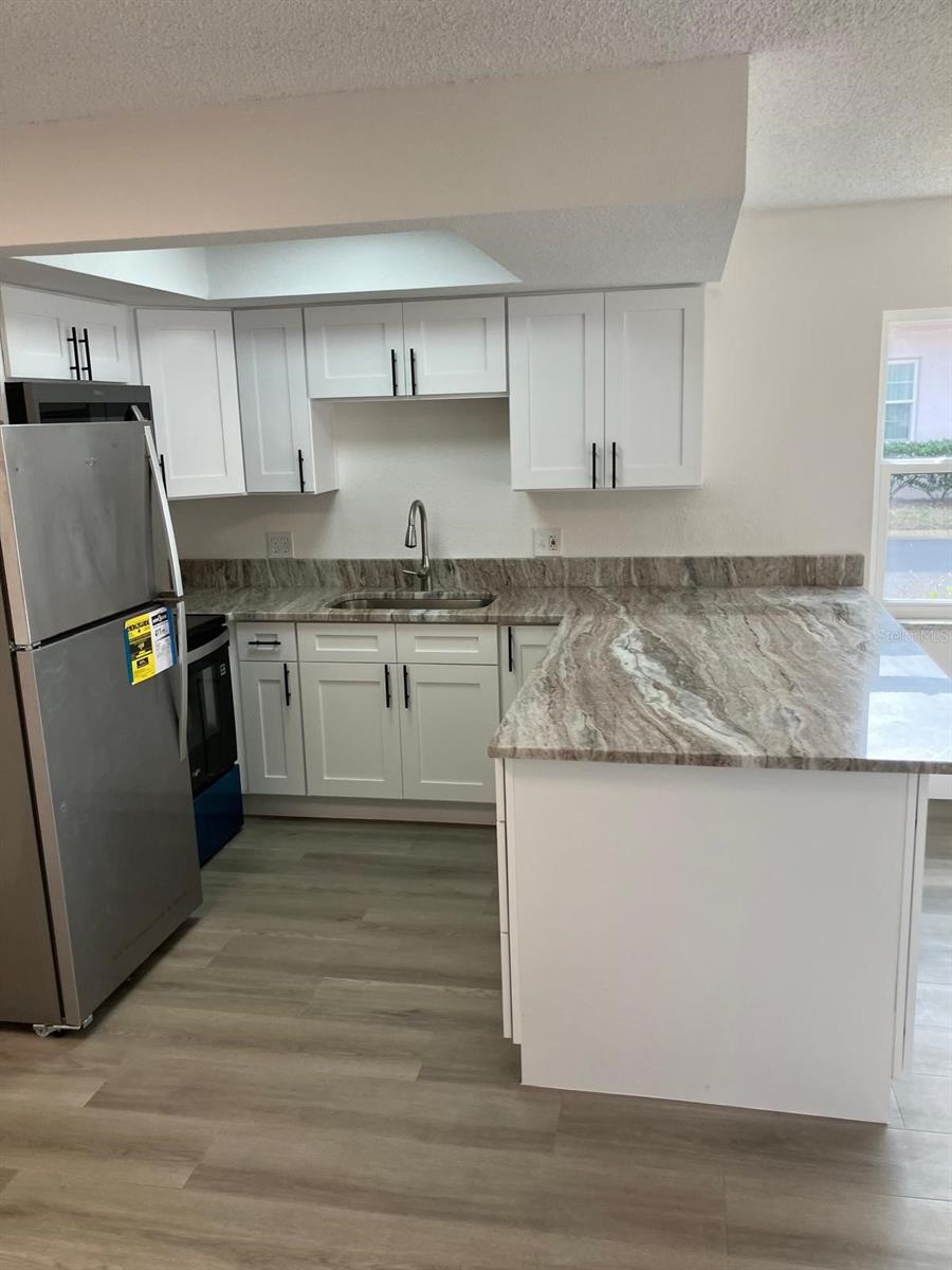 Image 13 of 39 For 6125 Chesham Drive 1