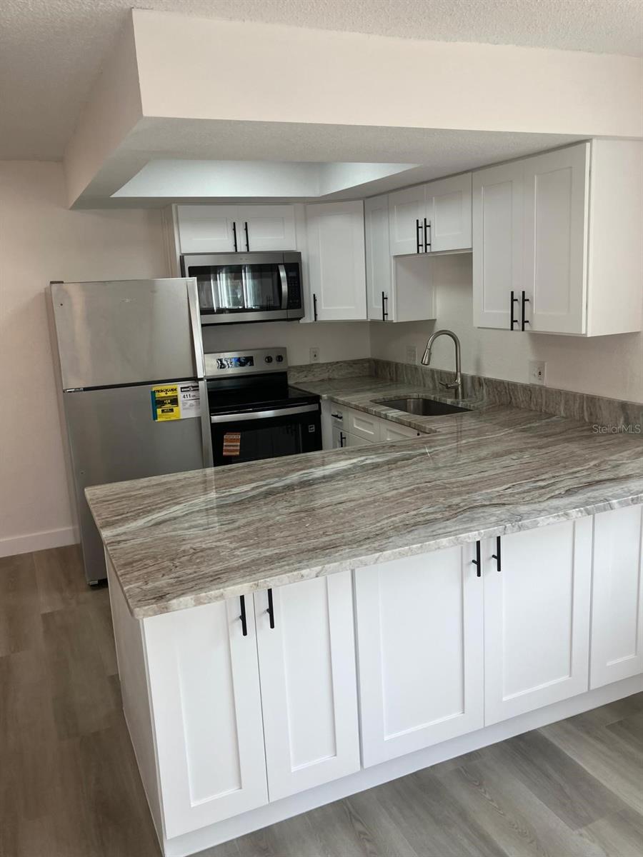 Image 14 of 39 For 6125 Chesham Drive 1