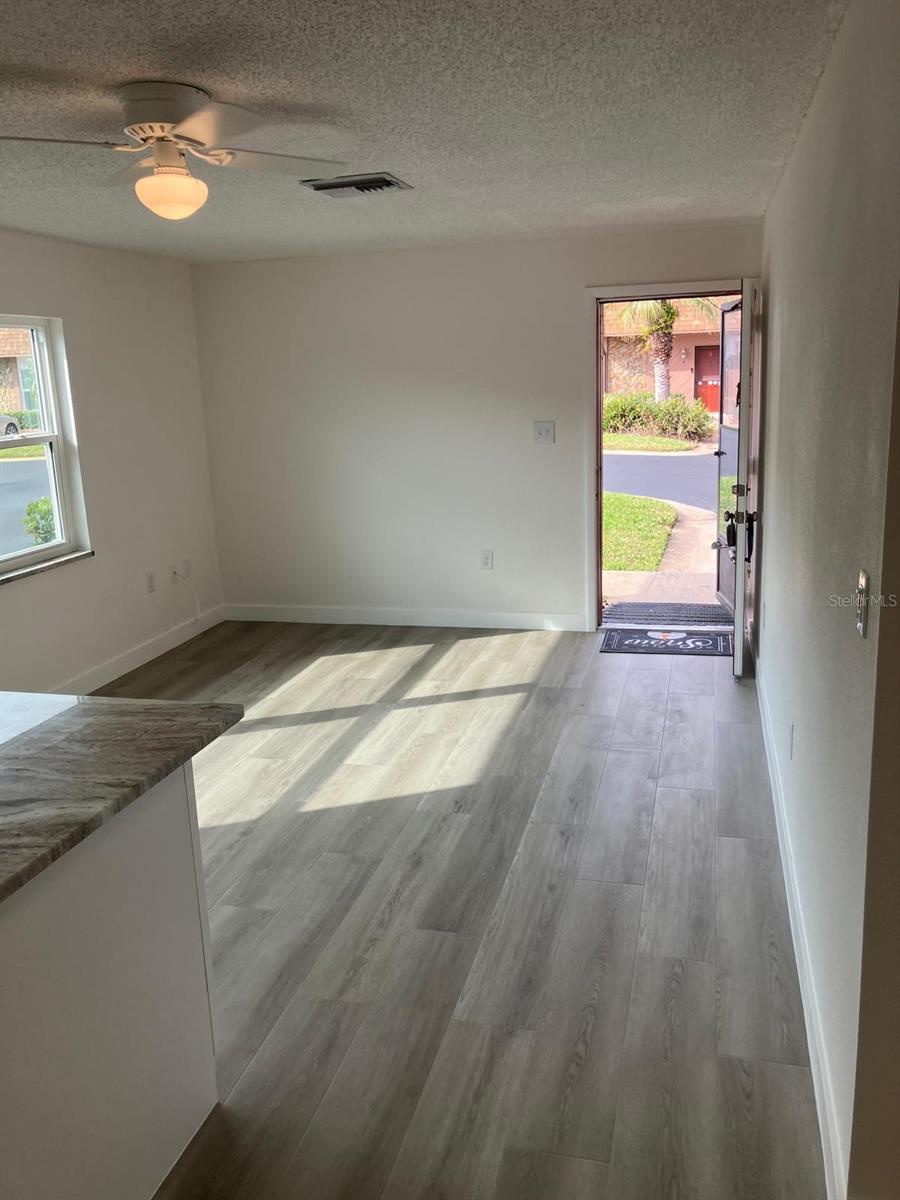 Image 18 of 39 For 6125 Chesham Drive 1