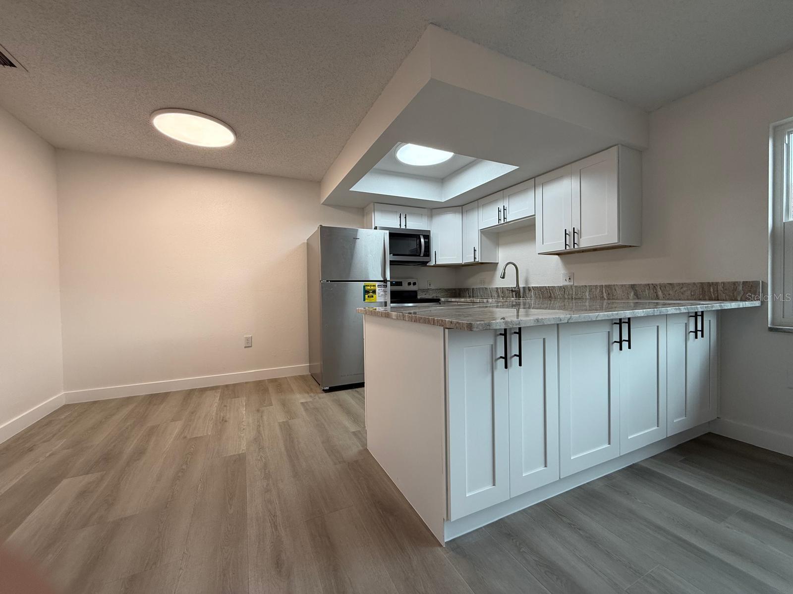 Image 21 of 39 For 6125 Chesham Drive 1