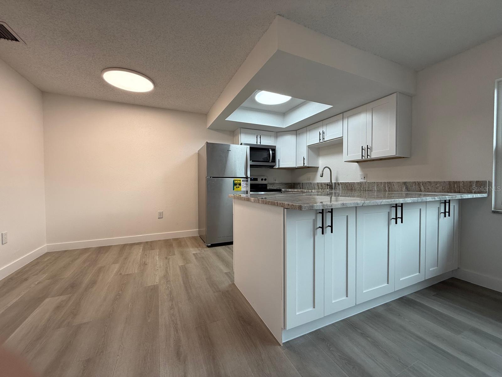 Image 4 of 39 For 6125 Chesham Drive 1