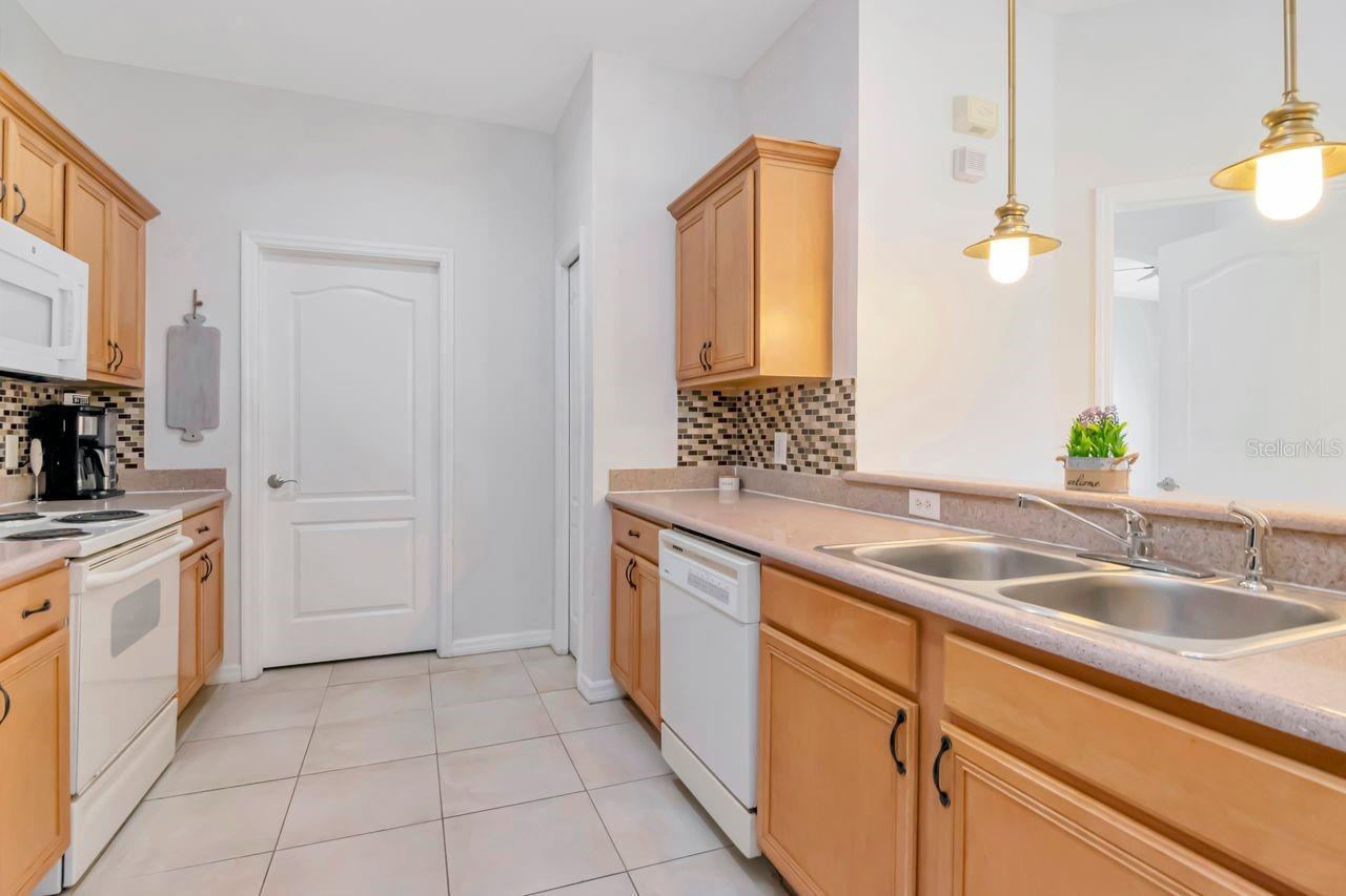 Image 6 of 61 For 20318 Oak Key Court