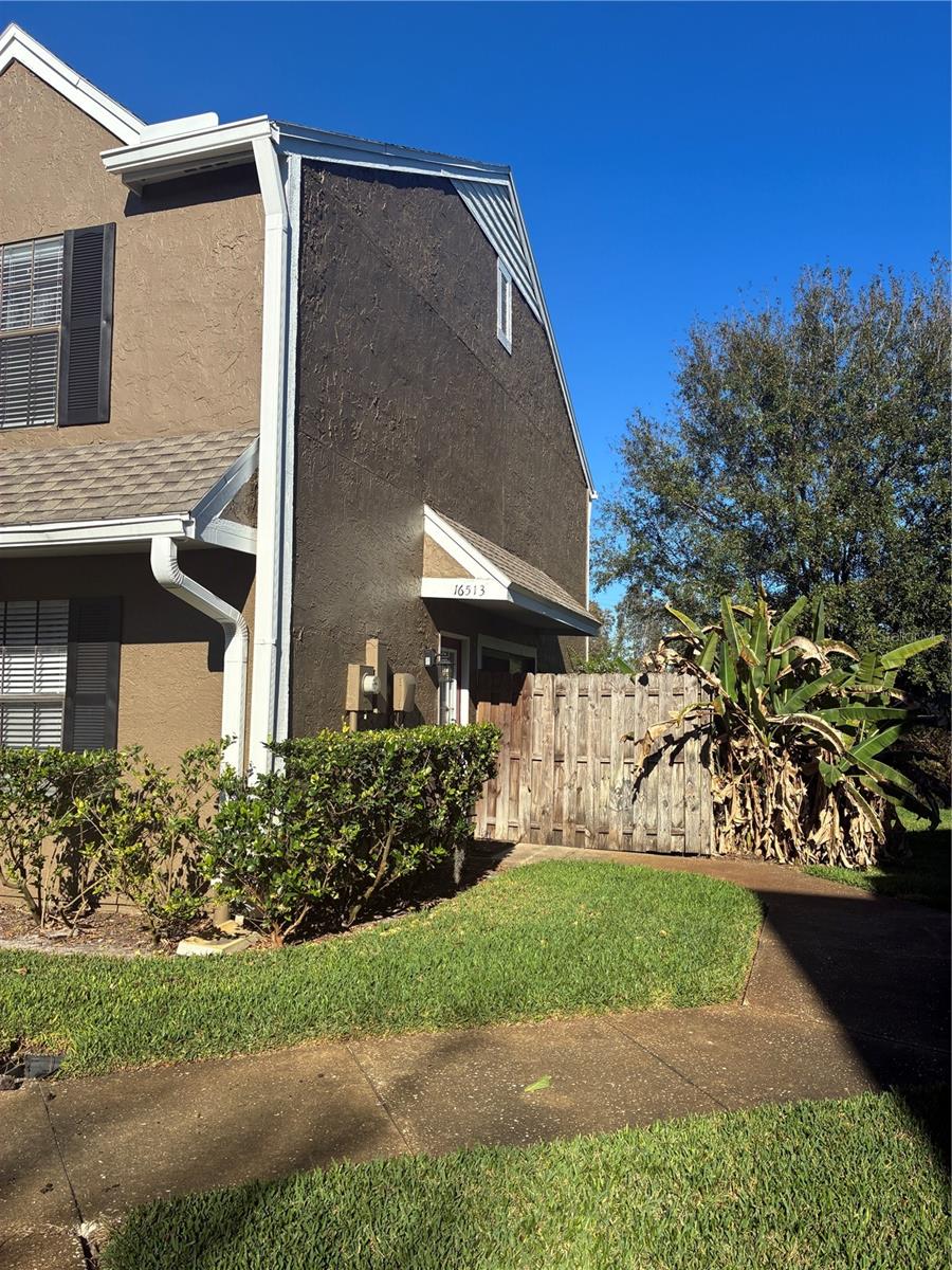 Details for 16513 Lake Brigadoon Cir, TAMPA, FL 33618