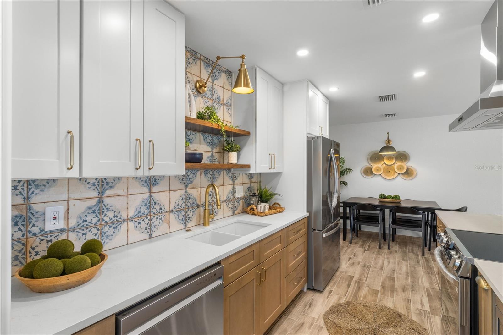 Image 13 of 37 For 3621 Searobin Drive Se