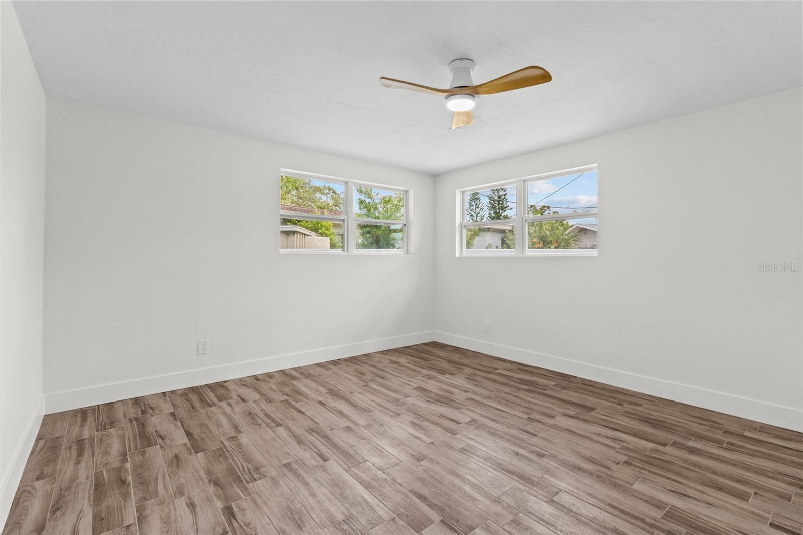 Image 20 of 37 For 3621 Searobin Drive Se