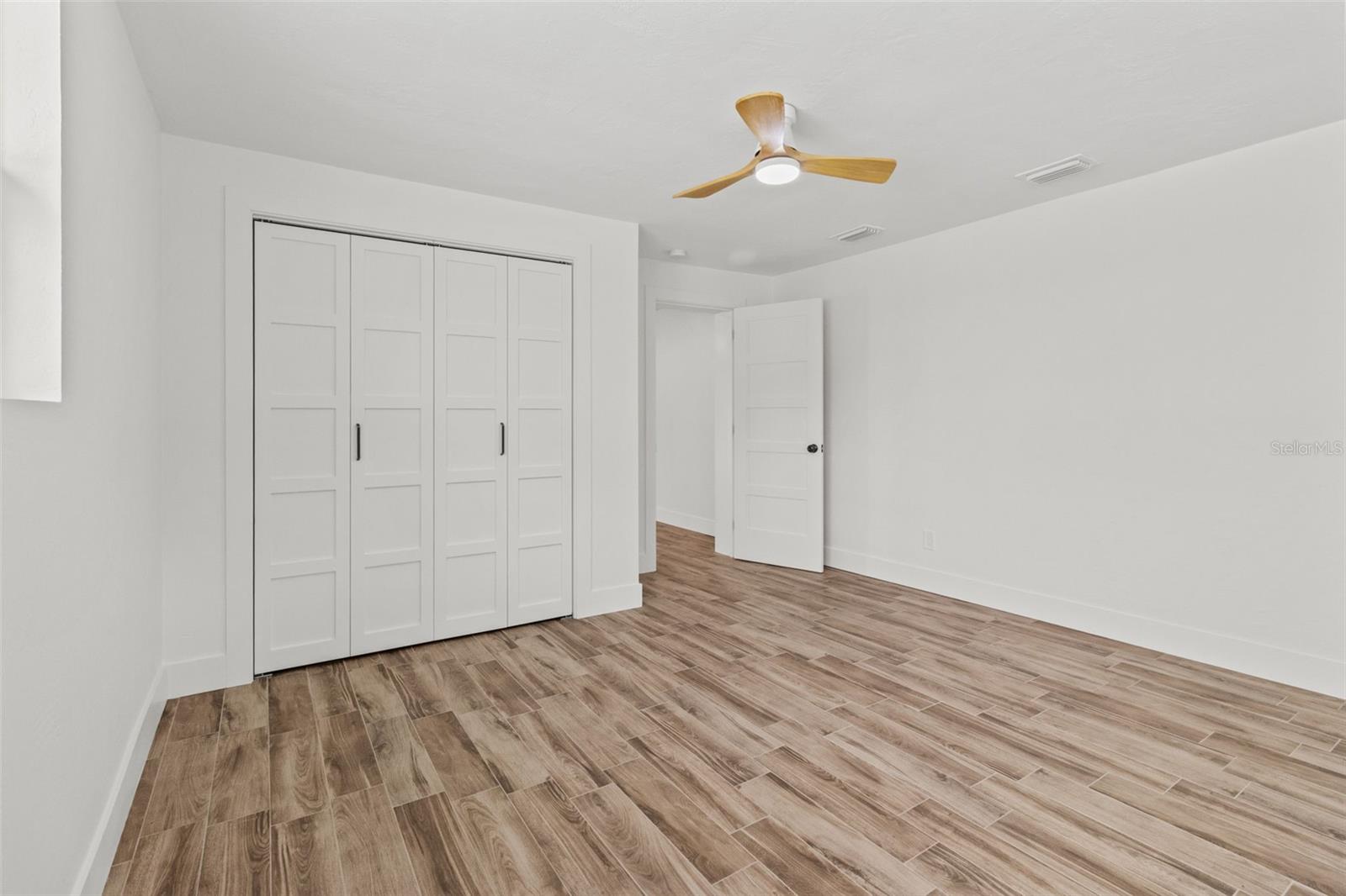 Image 21 of 37 For 3621 Searobin Drive Se