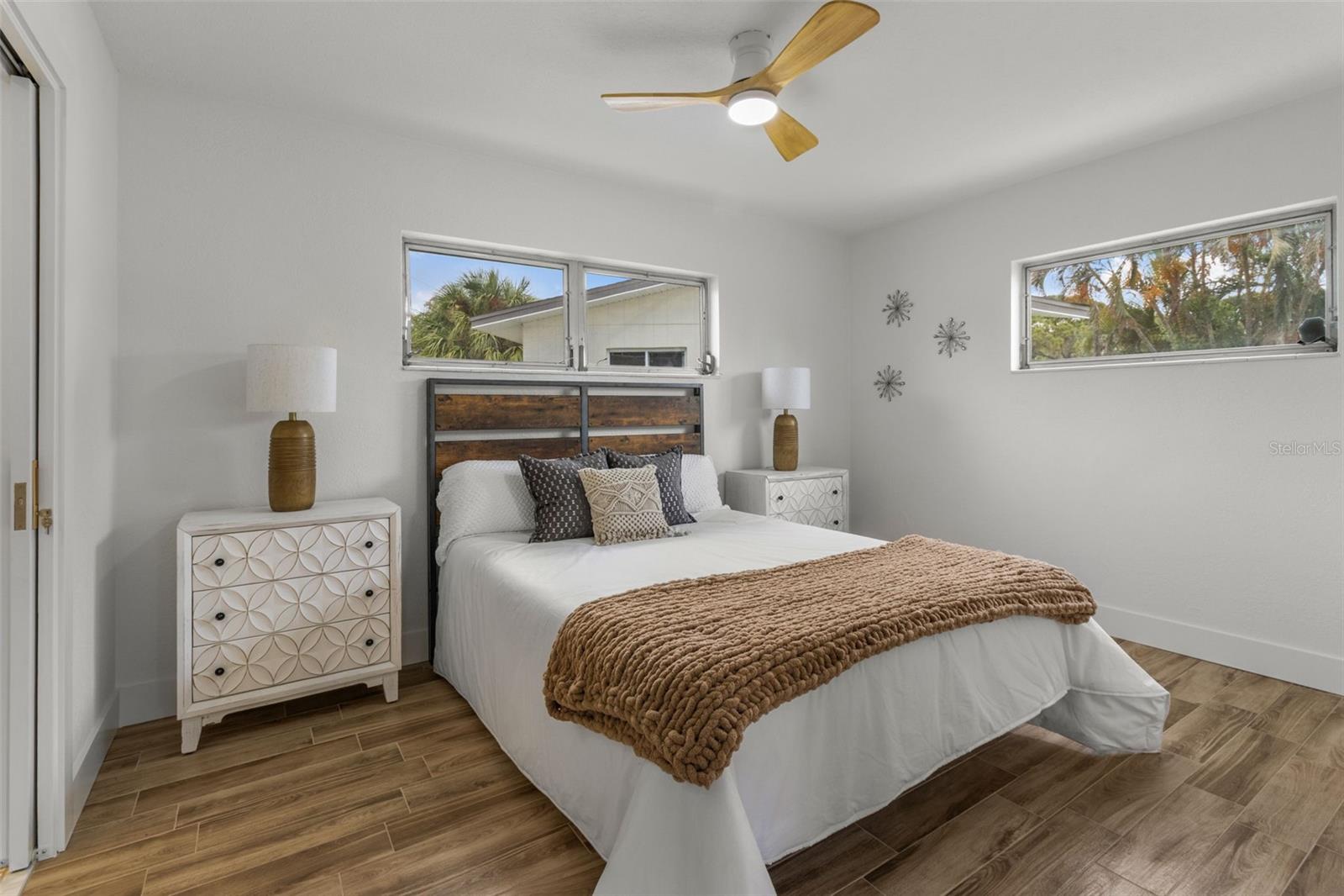 Image 26 of 37 For 3621 Searobin Drive Se