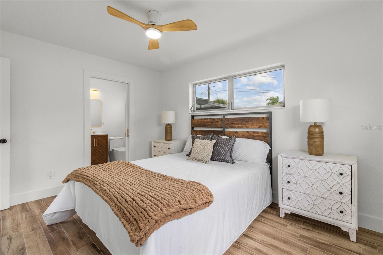 Image 27 of 37 For 3621 Searobin Drive Se